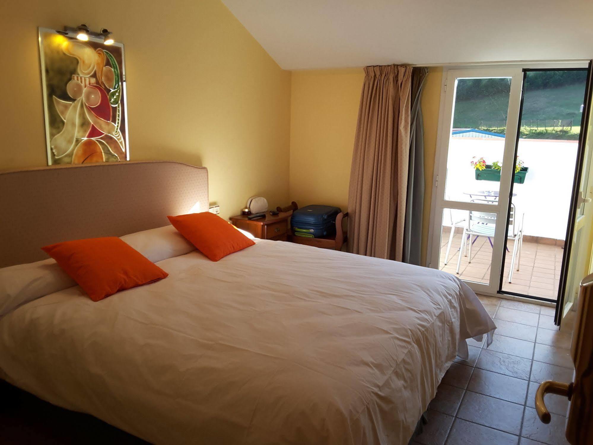Hostal Jai Alai Лейца Екстер'єр фото