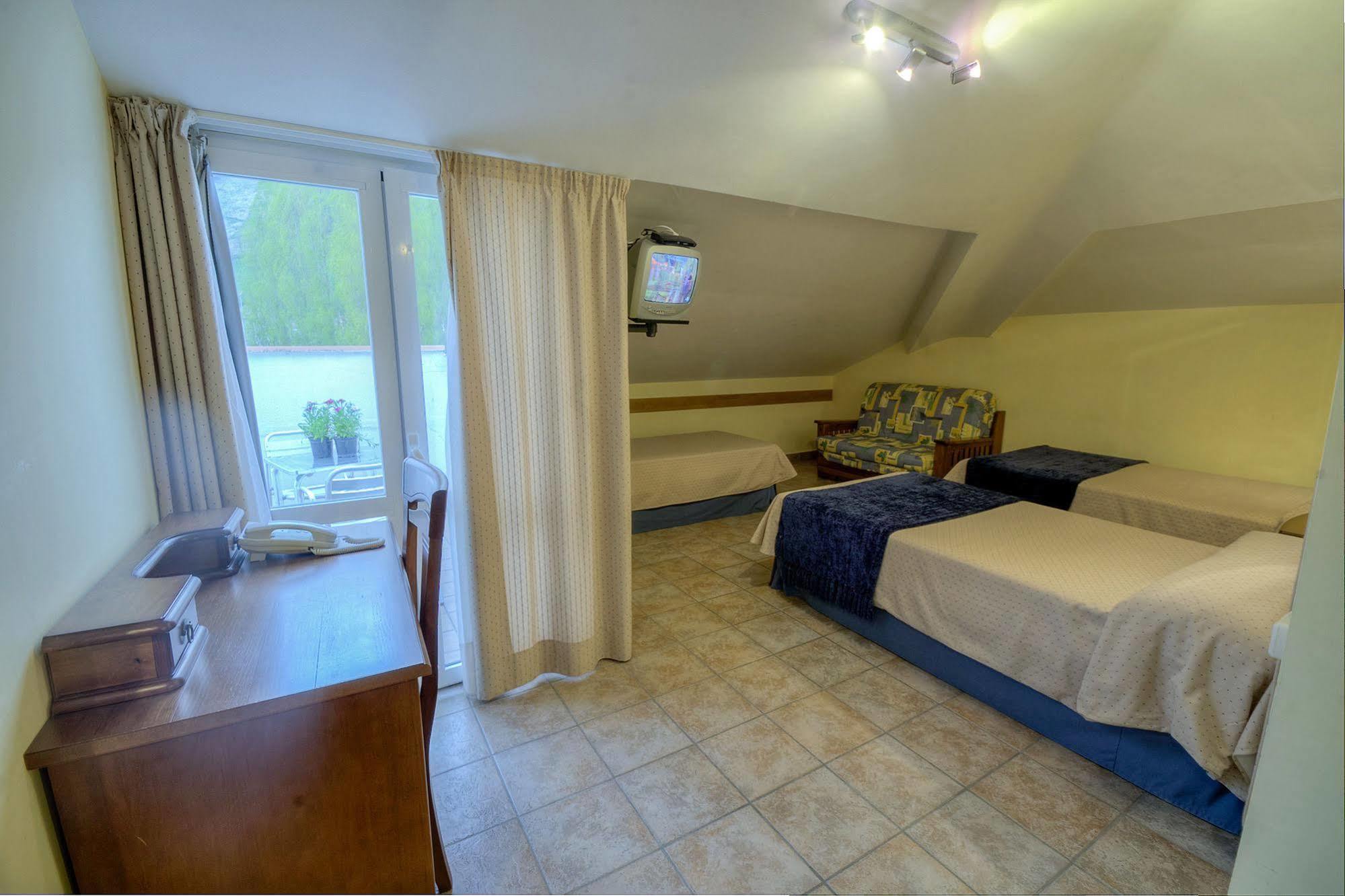 Hostal Jai Alai Лейца Екстер'єр фото