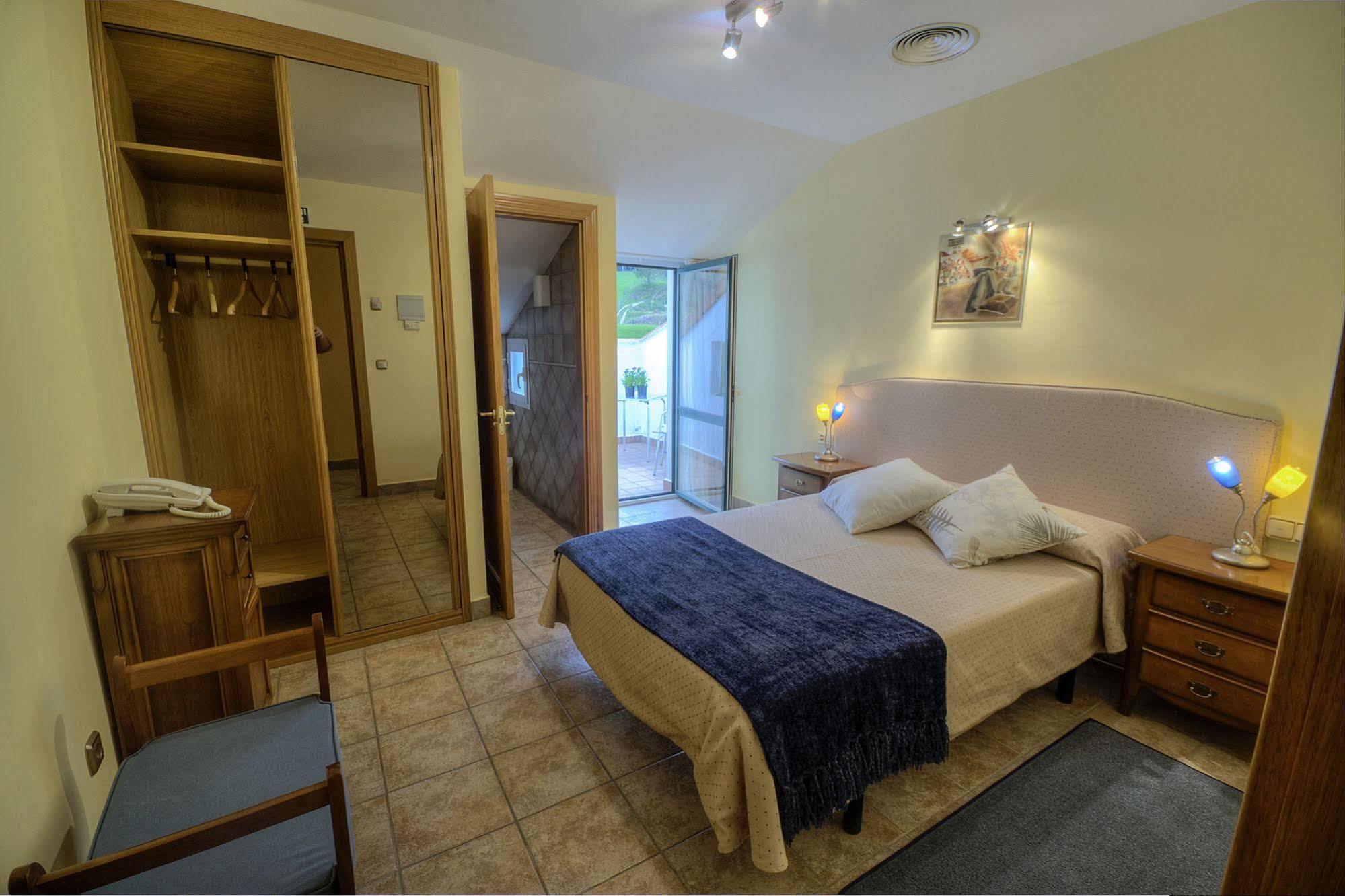 Hostal Jai Alai Лейца Екстер'єр фото