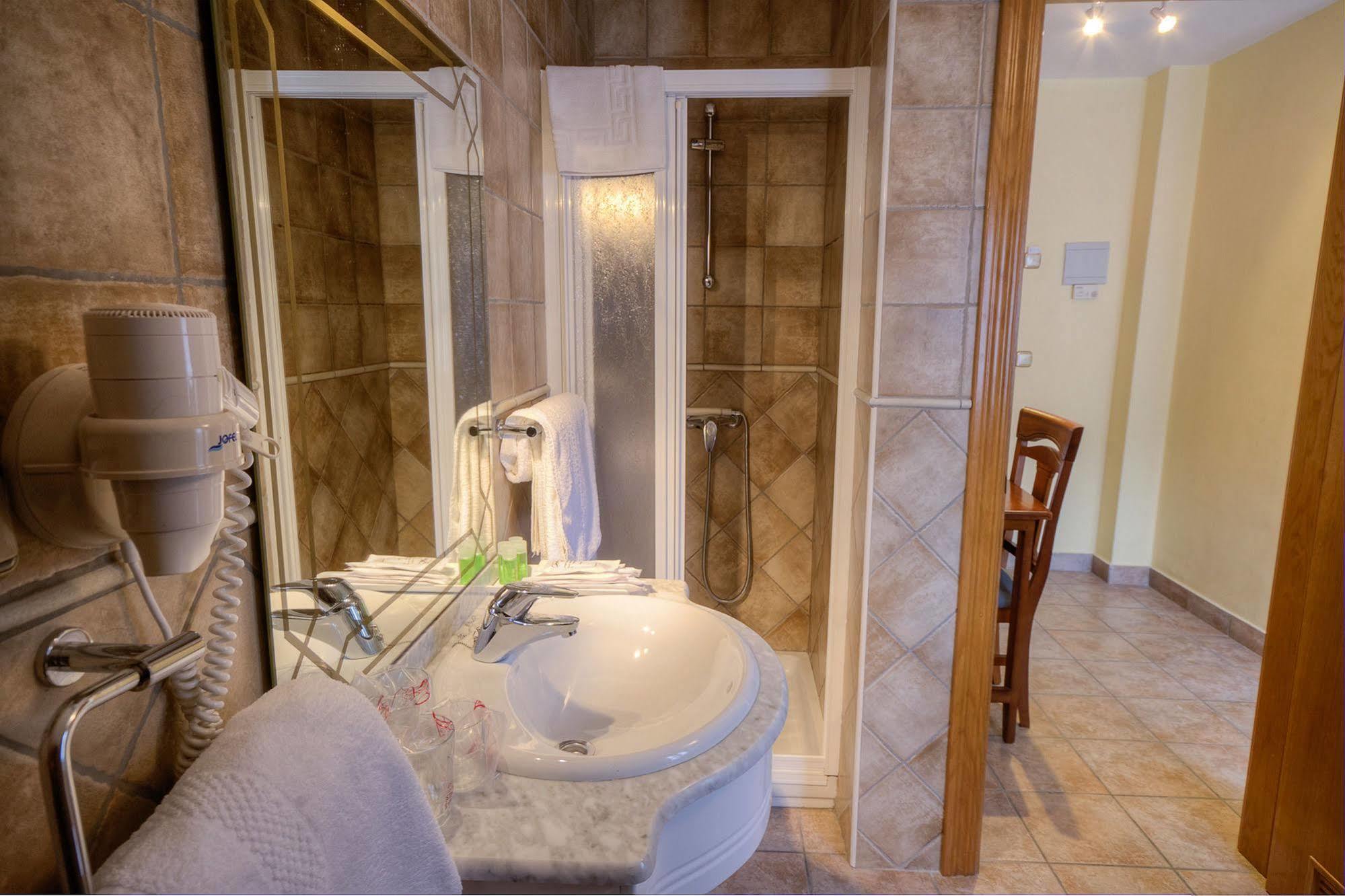 Hostal Jai Alai Лейца Екстер'єр фото